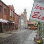 Exkursionsabschluss im Eiscafe Limonella in der Langedammstraße. Im Hintergrund die Magni-Kirche